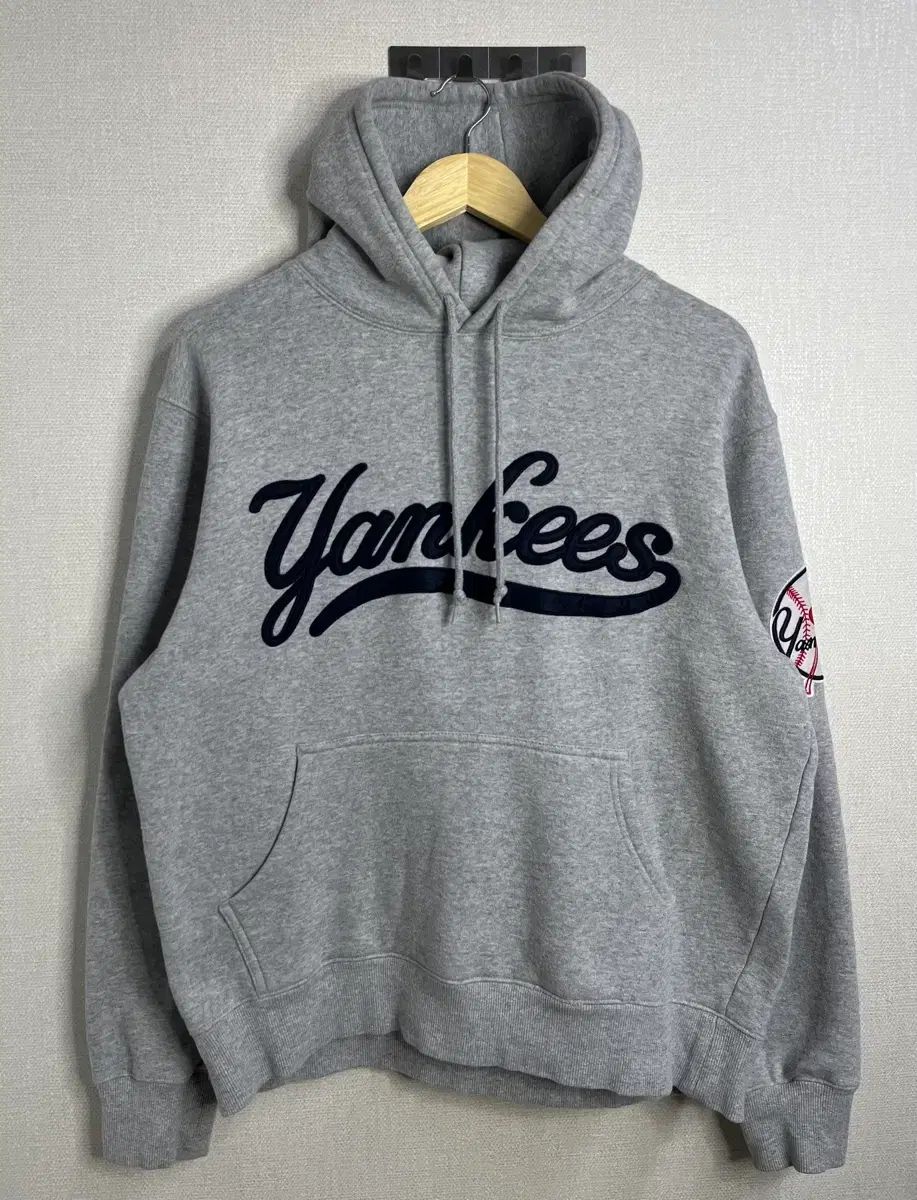 ニューヨーク・ヤンキース グレー フーディー