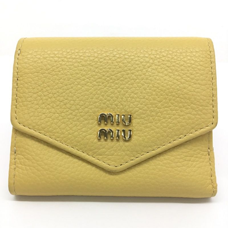 miumiu ミュウミュウ 三つ折りコンパクト財布 ヴィッテロダイノレザーフラップ 5 MH 043 レザー イエロー系 品 AB 質屋 か ｎ