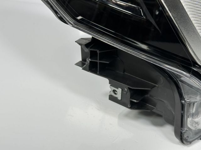 フォレスター SKE 後期 純正 右ヘッドライト 右ライト LED 84002SJ520