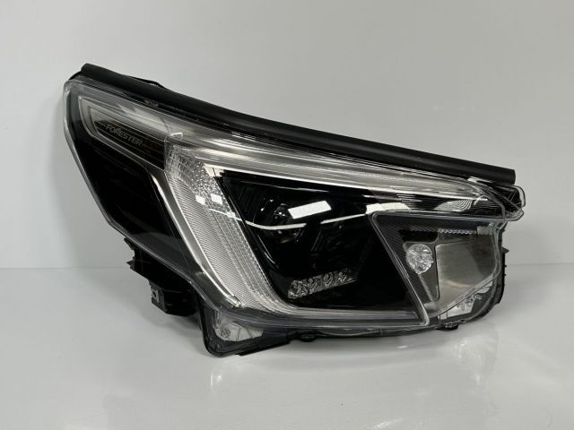フォレスター　右ヘッドライト フォレスター SKE 後期 純正 右ヘッドライト 右ライト LED 84002SJ520