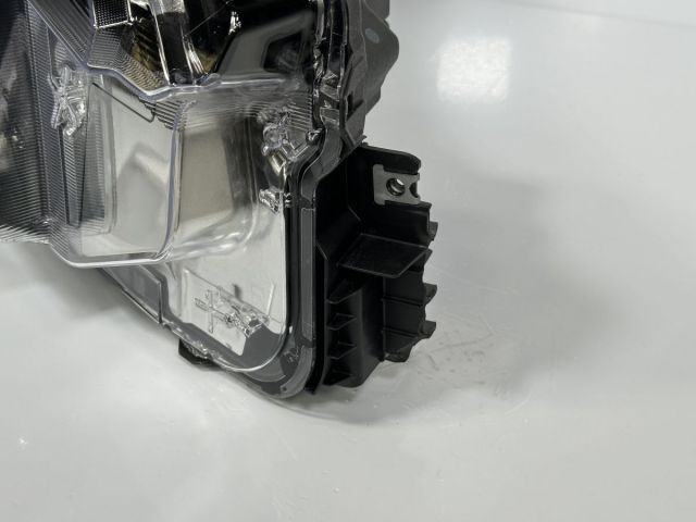 フォレスター SKE 後期 純正 右ヘッドライト 右ライト LED フォレスター SKE 後期 純正 右ヘッドライト 右ライト LED
