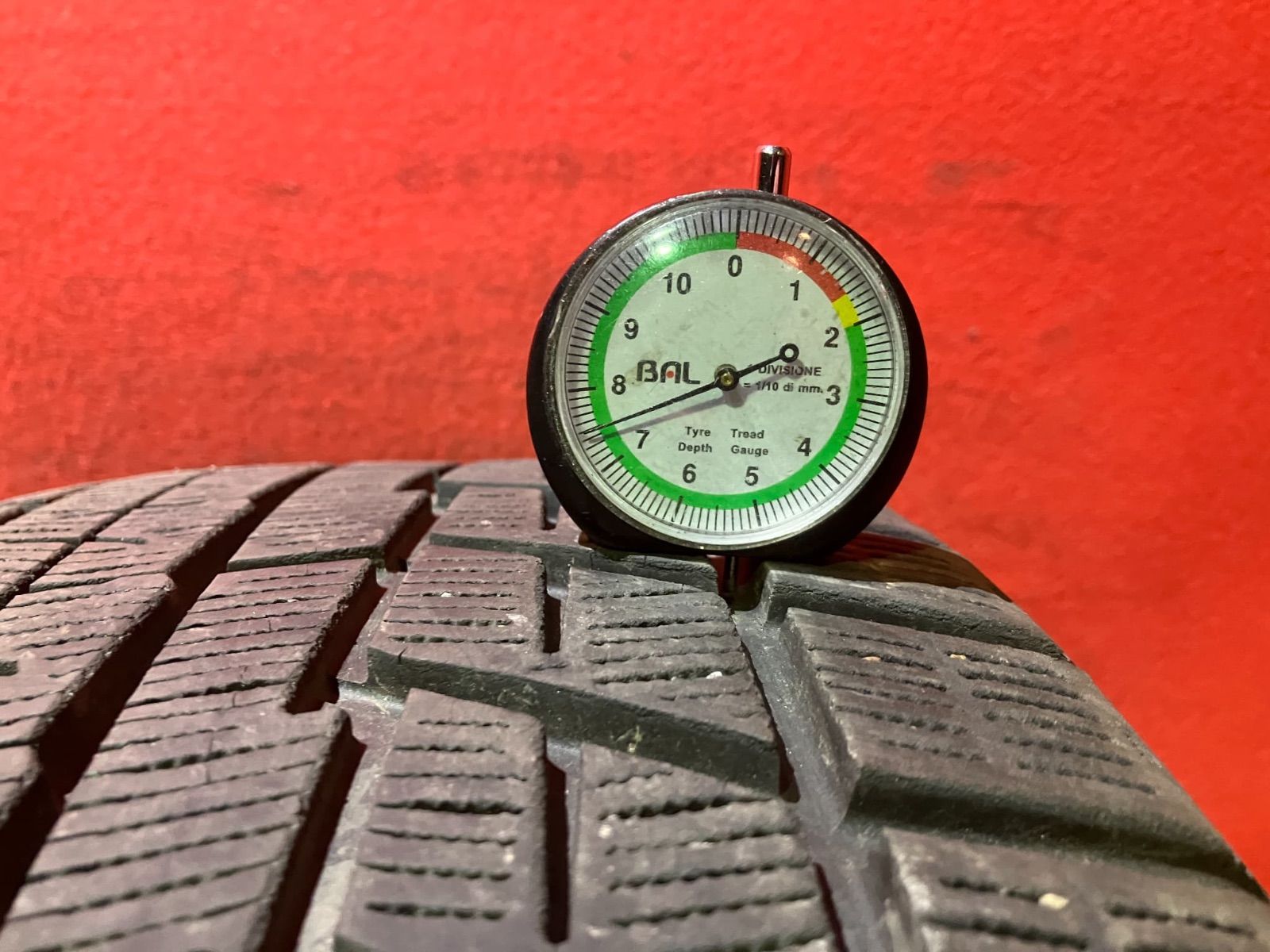 スタッドレスタイヤ 225 45 R 18 iG 60 4本SET