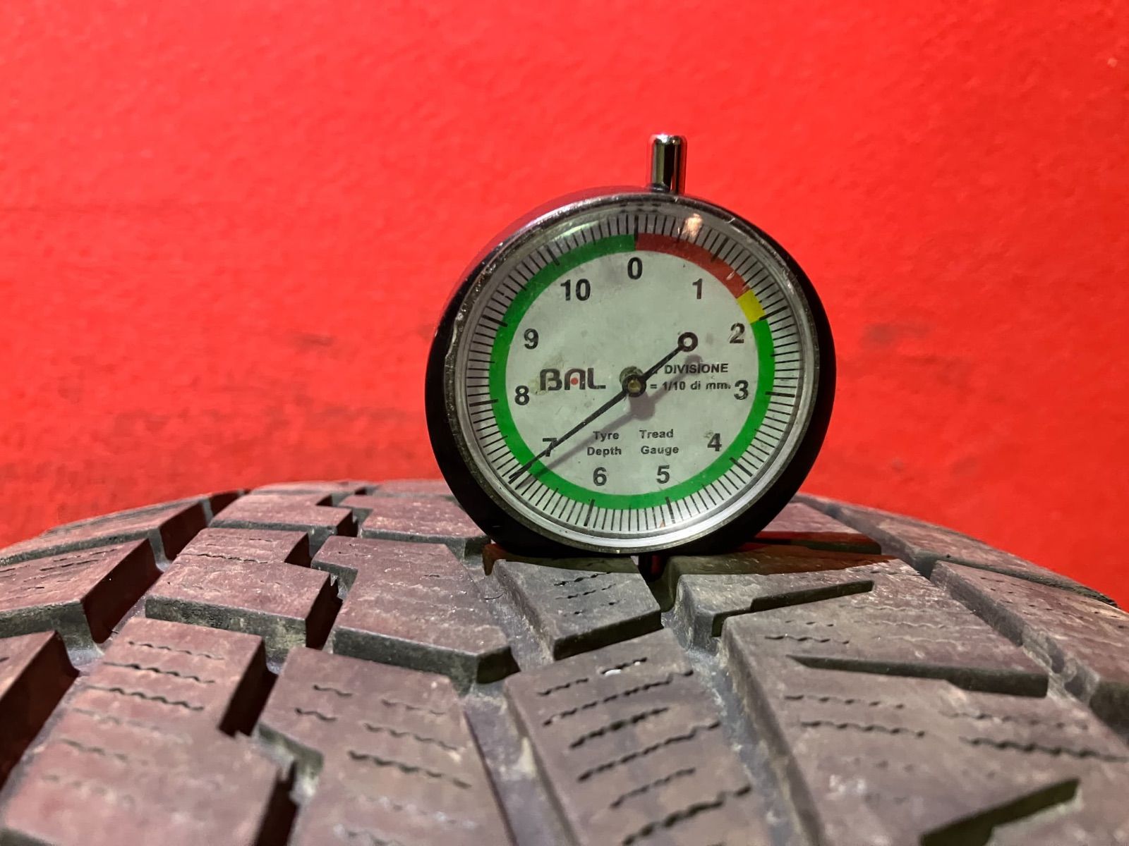 スタッドレスタイヤ 215 60 R 18 iG 70 4本SET