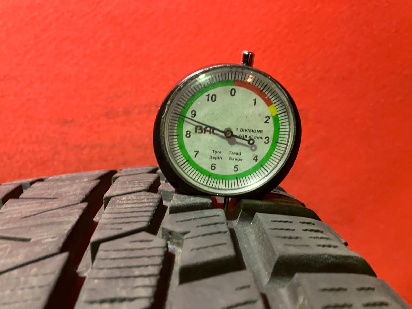 スタッドレスタイヤ 225 55 R 18 G 075 4本SET