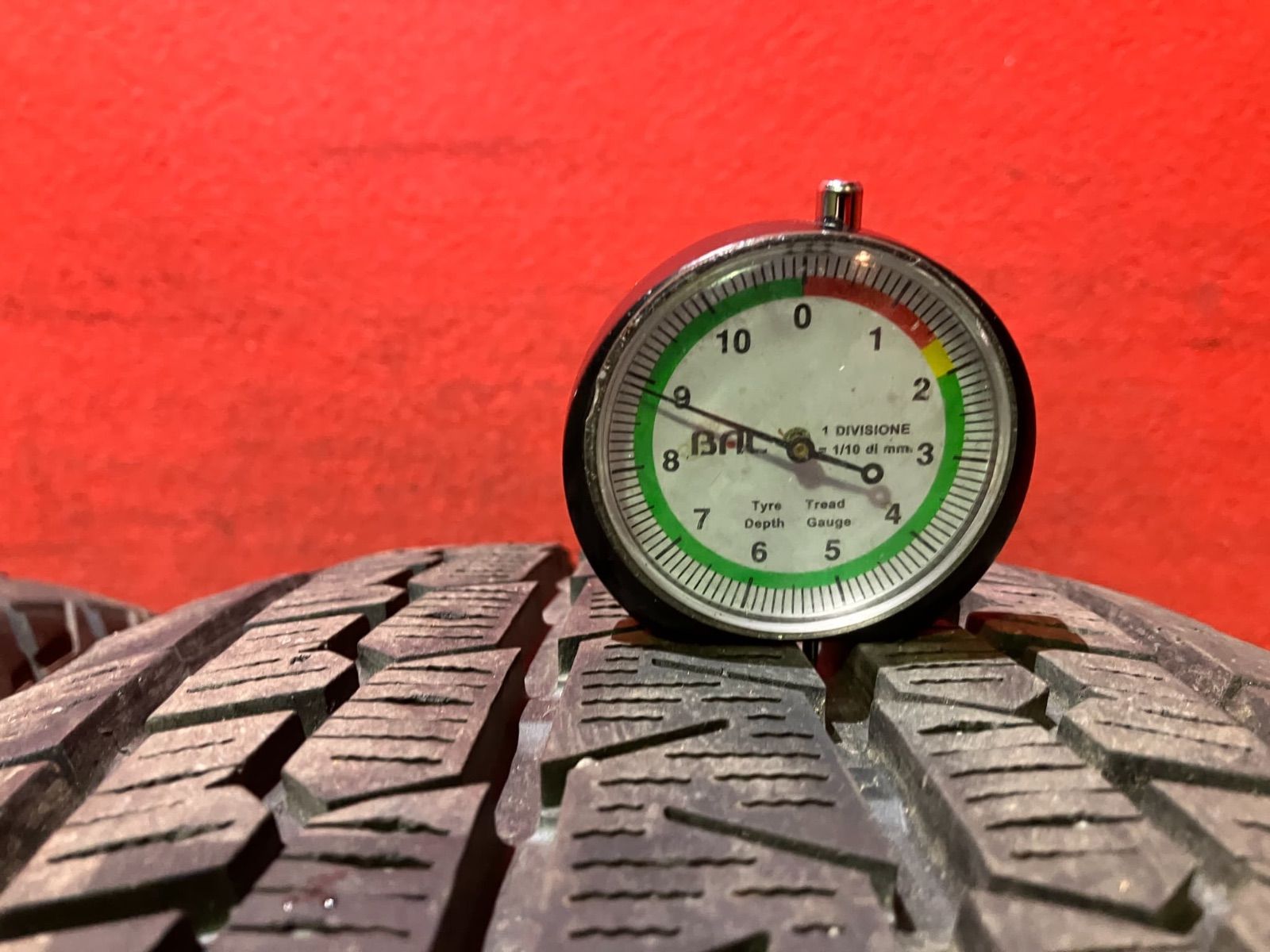 スタッドレスタイヤ 215 70 R 15 G 075 4本SET