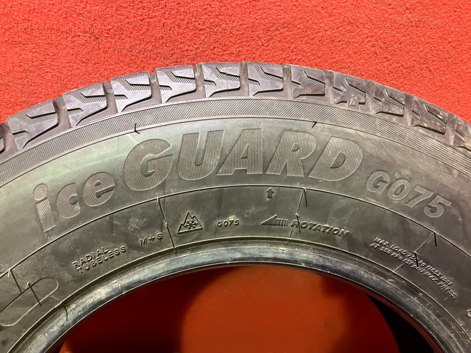 スタッドレスタイヤ