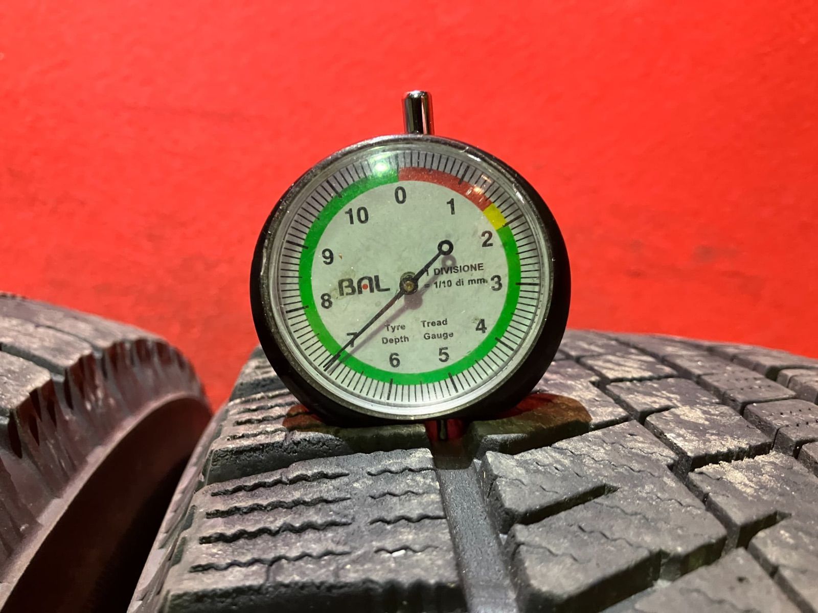 スタッドレスタイヤ 225 55 R 18 VRX 2 4本SET