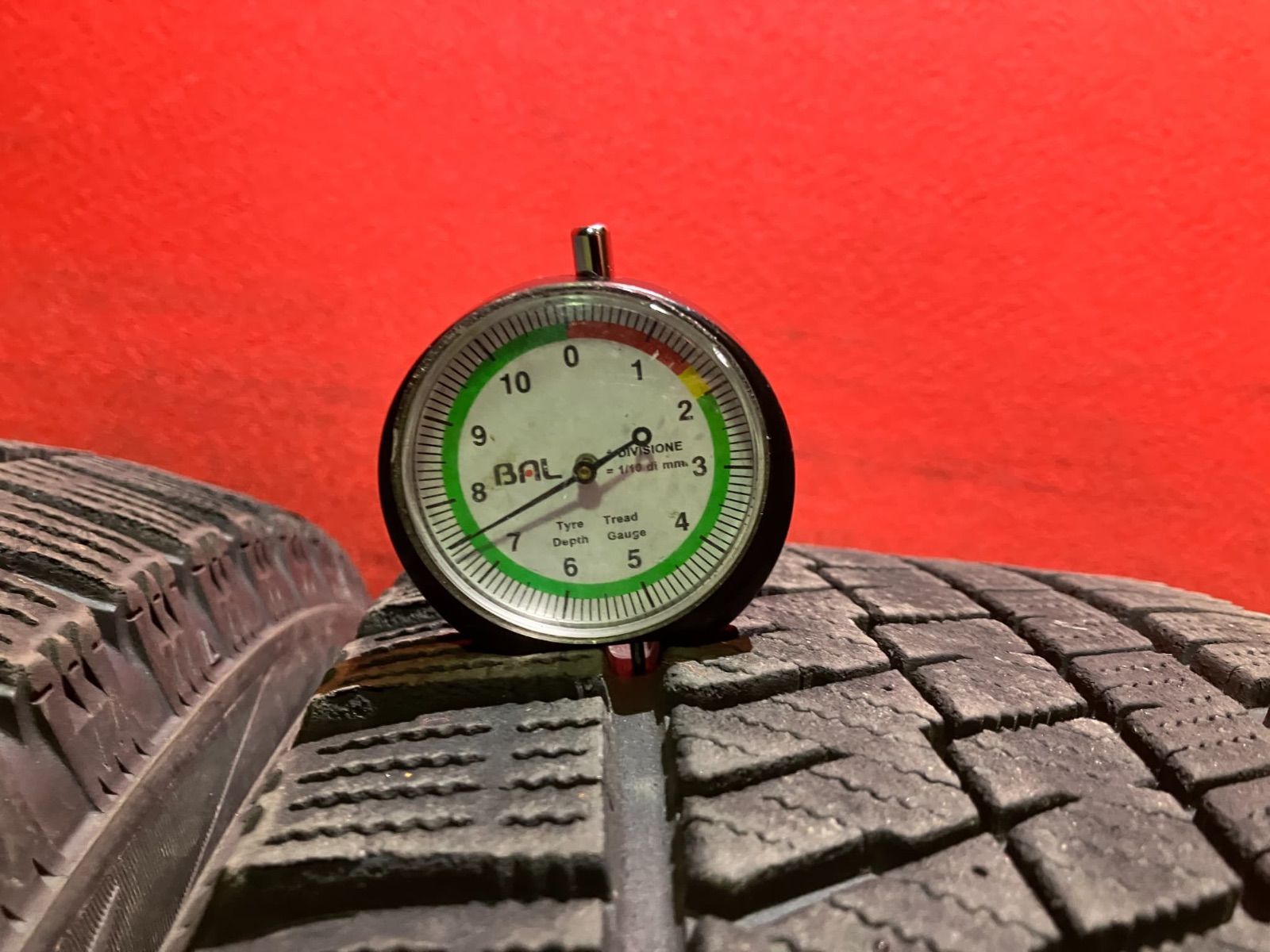 スタッドレスタイヤ 225