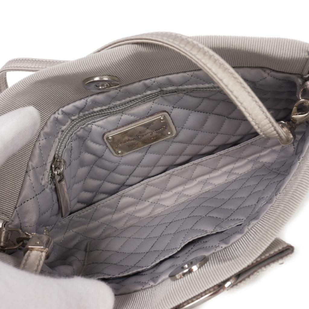 サルヴァトーレフェラガモ Salvatore Ferragamo ヴァラリボン サテン