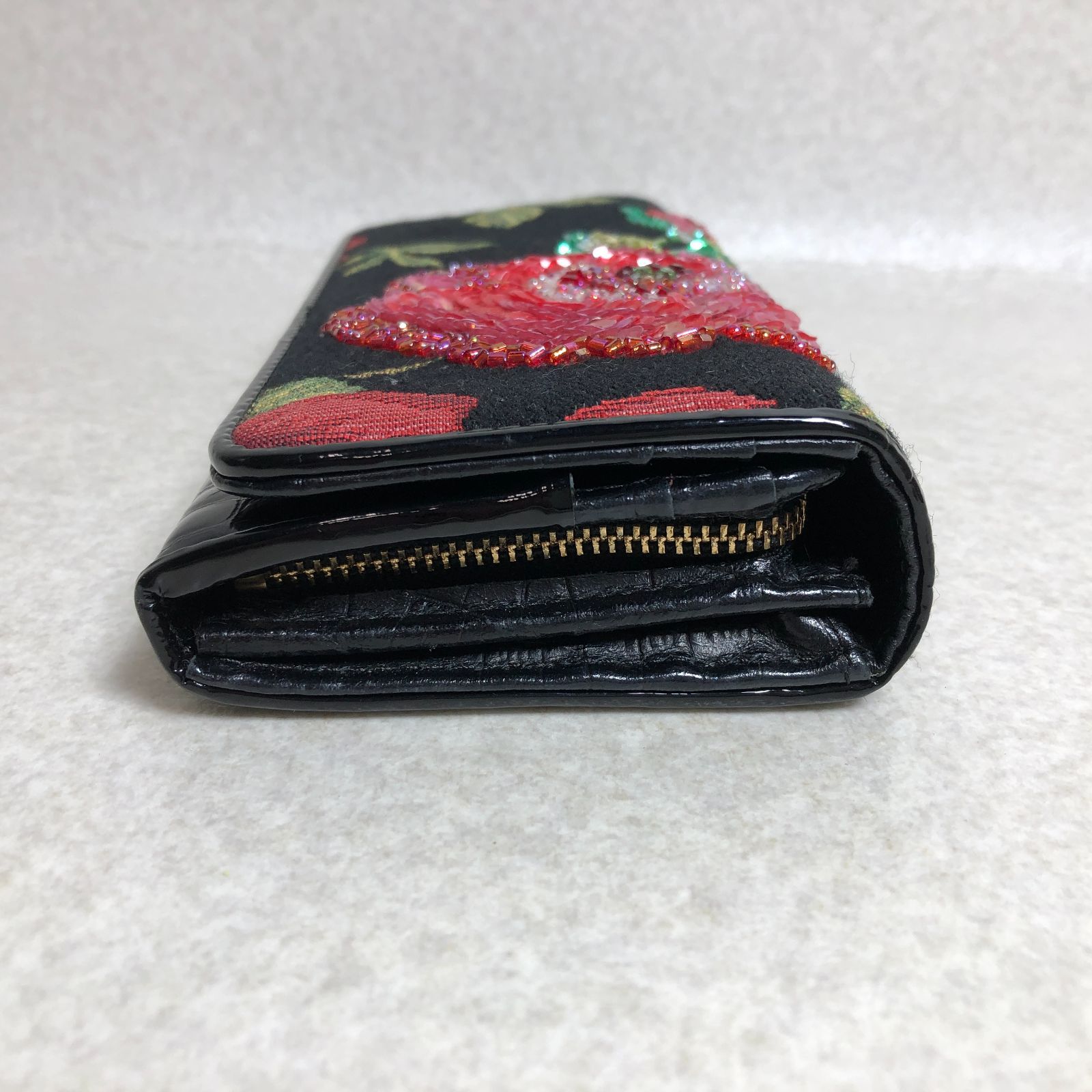 Think Bee! 長財布 黒と赤 花模様 Think Bee! 長財布 黒と赤