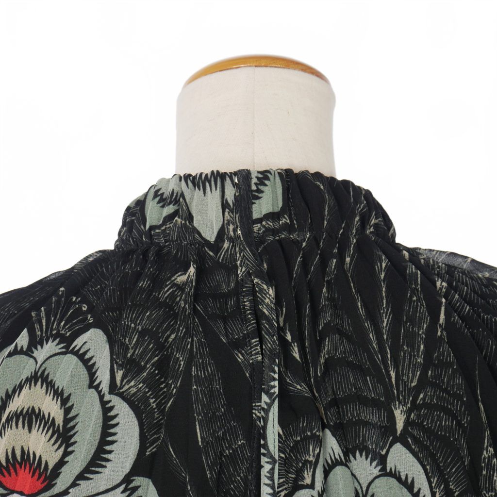 美品 DRIES VAN NOTEN 花柄プリント ブラウス クルーネック 黒 美品 DRIES VAN NOTEN 花柄プリント ブラウス クルーネック 黒