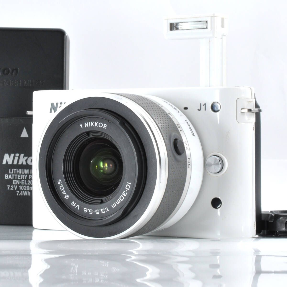 ニコン】Nikon 1 J1 White + 1 NIKKOR 10-30mm VR バッテリー 充電器