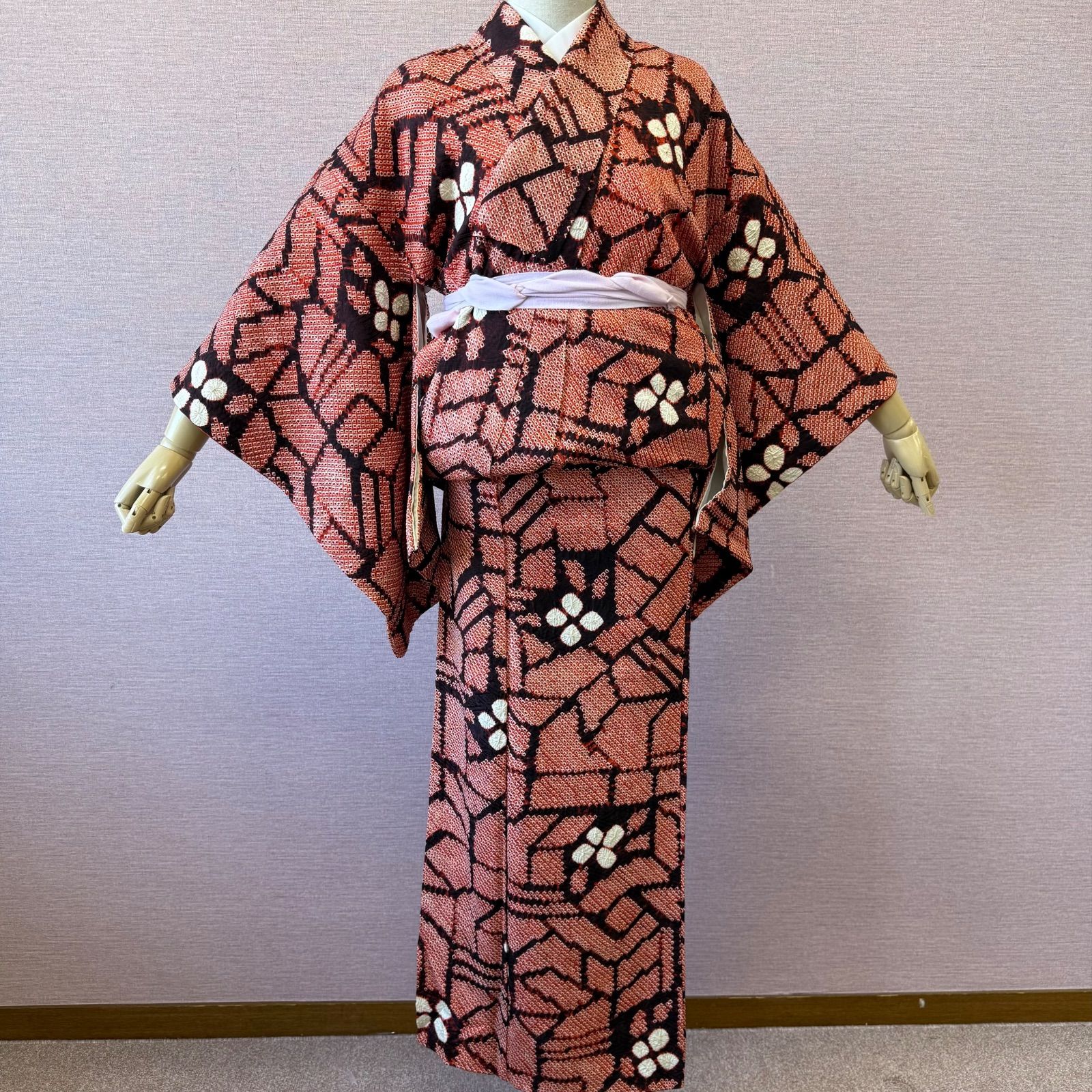 小紋 着物 袷 小紋着物 絞り 赤 黒 総絞り きものやまと k-857 - メルカリ