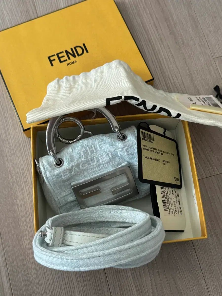 フェンディ x マークジェイコブス バゲット マイクロ ミニ チャーム バッグ