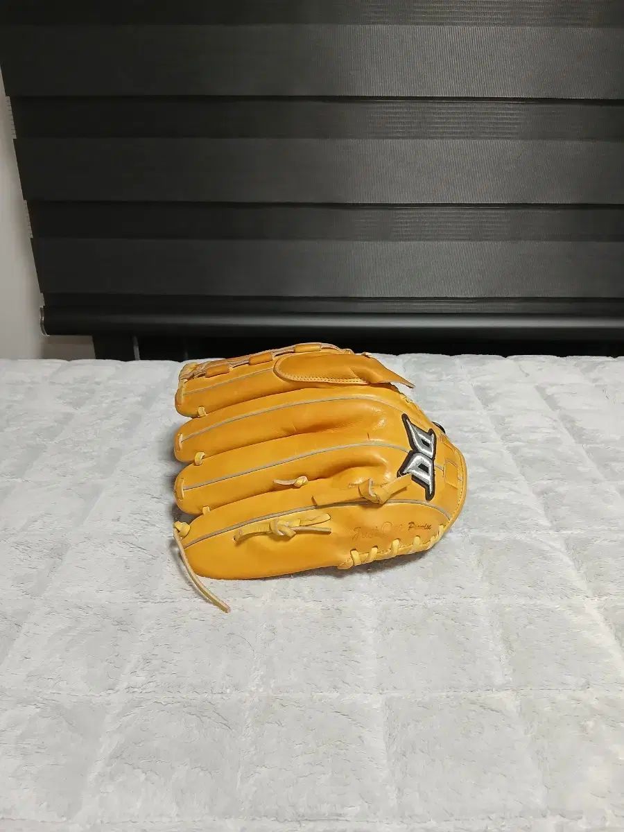 ダビデ プロ スーツ ウーギュミン モデル 投手用グローブ