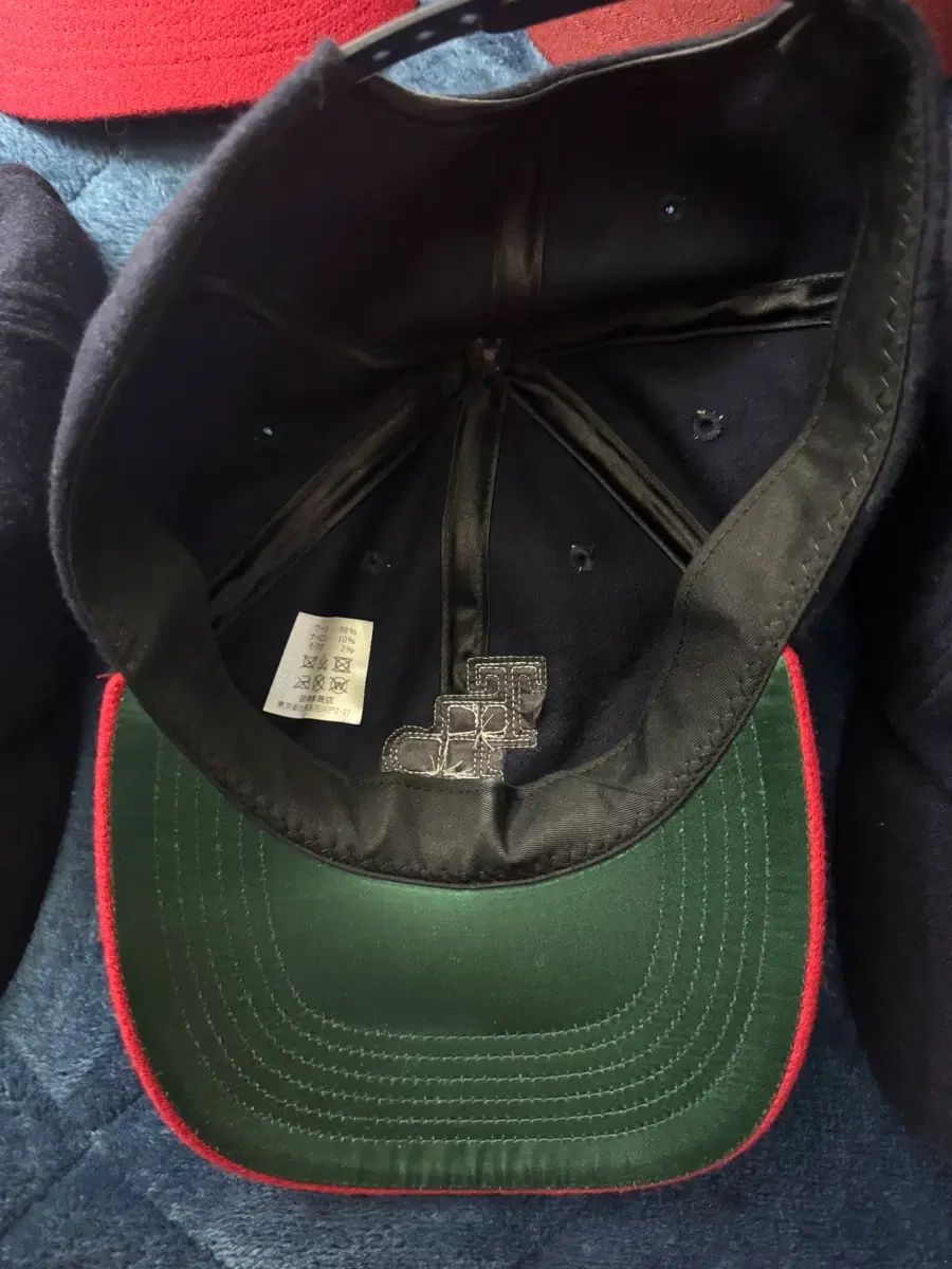 ANATOMICA スリーリバース ベースボールキャップ ネイビー レッド