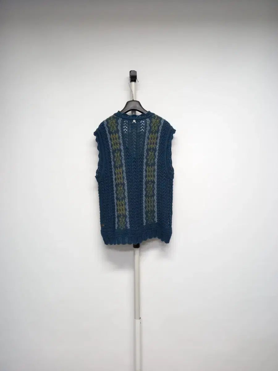 サースデーアイランド 秋冬 ベスト 55 66