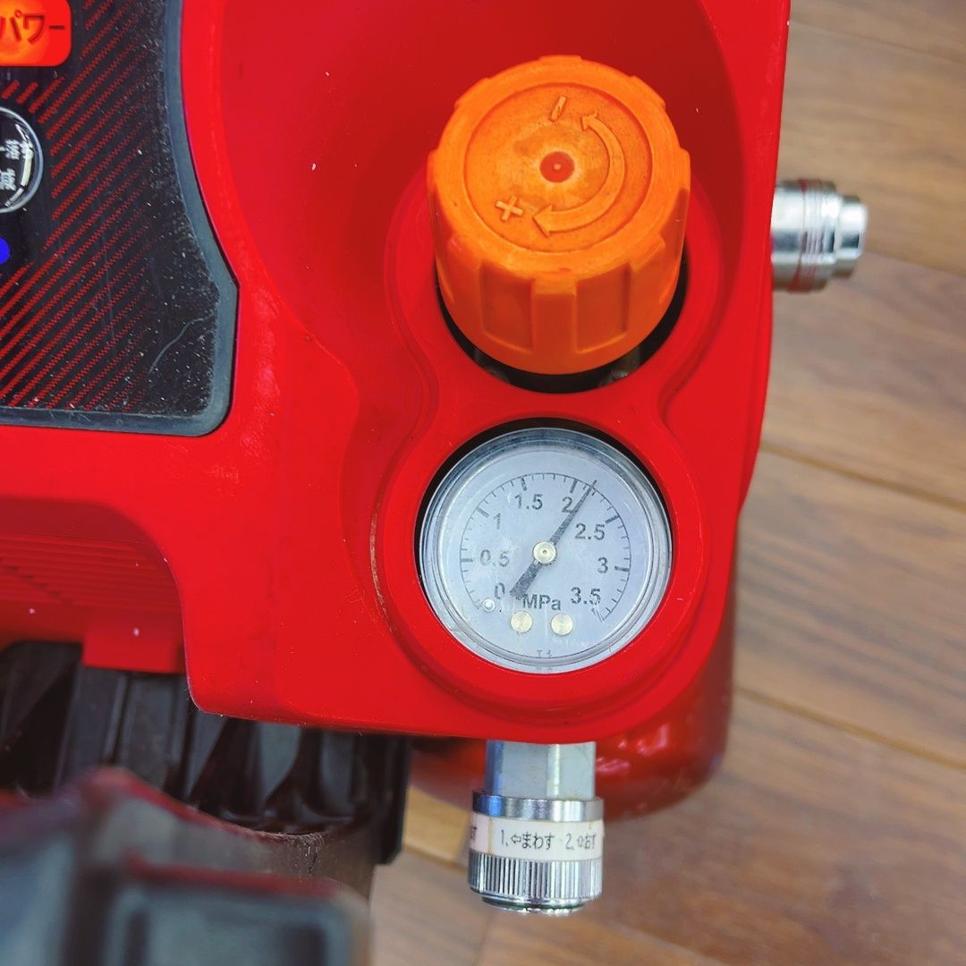 動作良好 マックス エアコンプレッサー AK- _レッド
