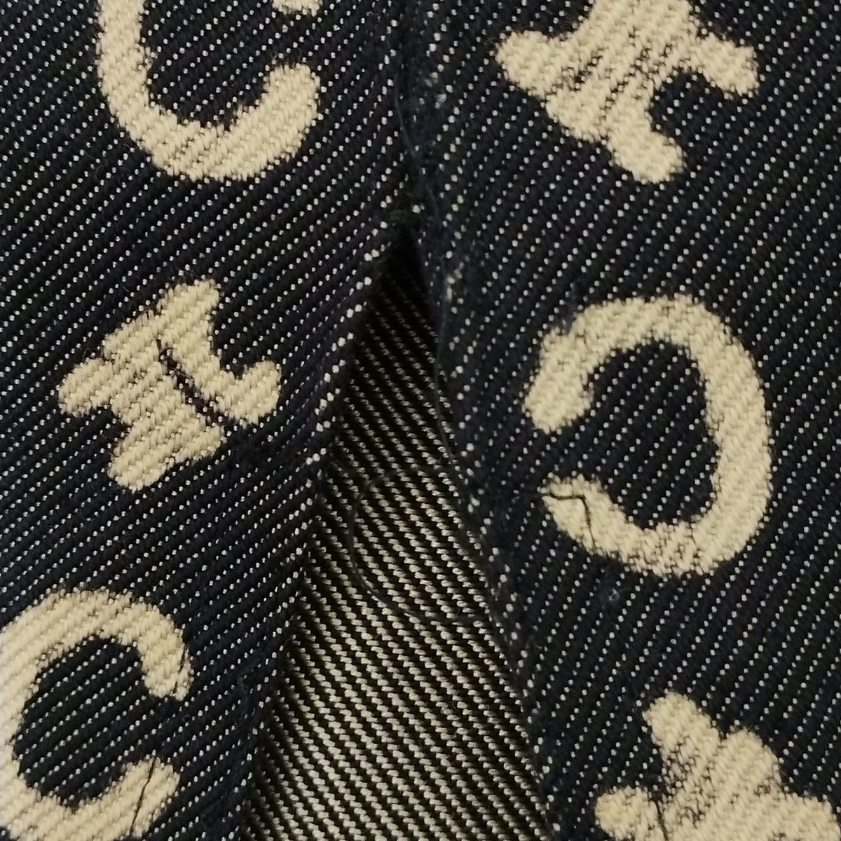 - ダークネイビー×アイボリー