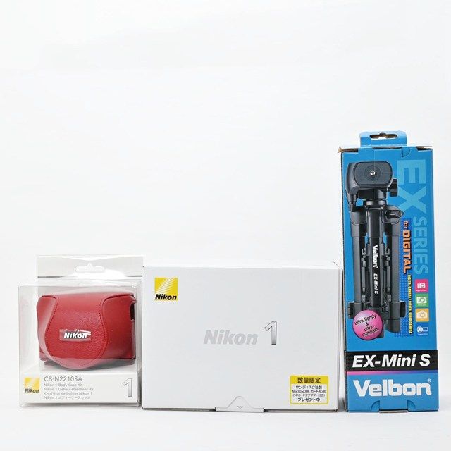超 Nikon ミラーレス一眼 1 S 2 ダブルズームキット ブラック 市場流通ほぼ皆無の ボディケース Velbon 三脚付き