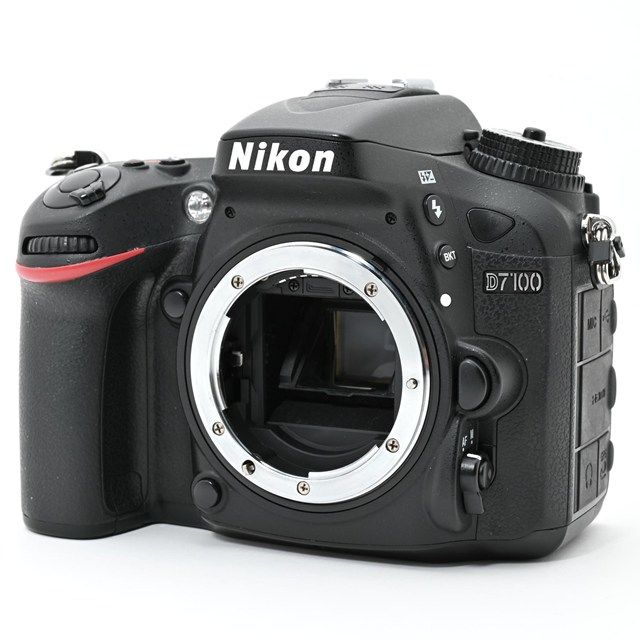 Nikon D 7100 ボディ シャッター数12 DXフォーマット一眼レフ バッテリーグリップ接点カバー欠損あり