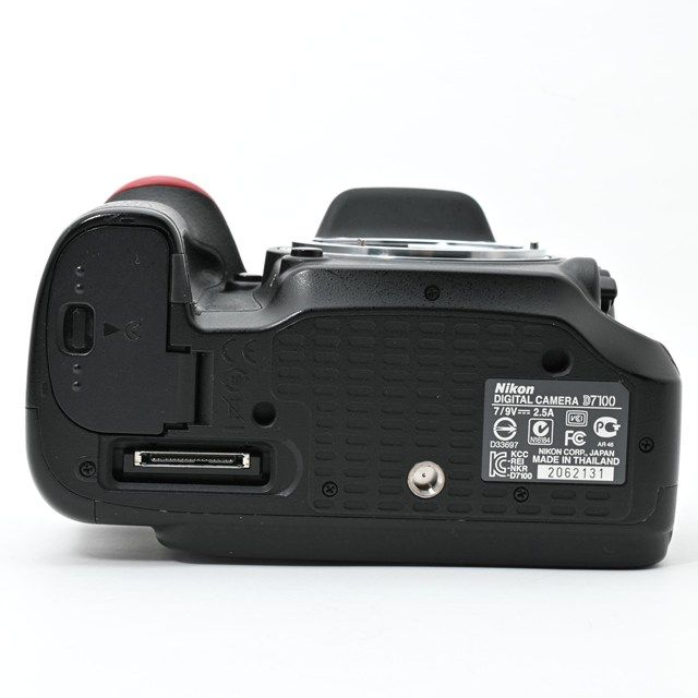  Nikon D 7100 ボディ シャッター数12 DXフォーマット一眼レフ バッテリーグリップ接点カバー欠損あり デジタル一眼レフ デジタルカメラ