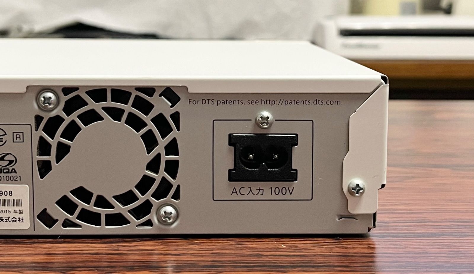 SHARP AQUOS BD-W1800W ブルーレイレコーダーホワイトカラー Amazon | シャープ 1TB 2チューナー ブルーレイレコーダー ホワイト