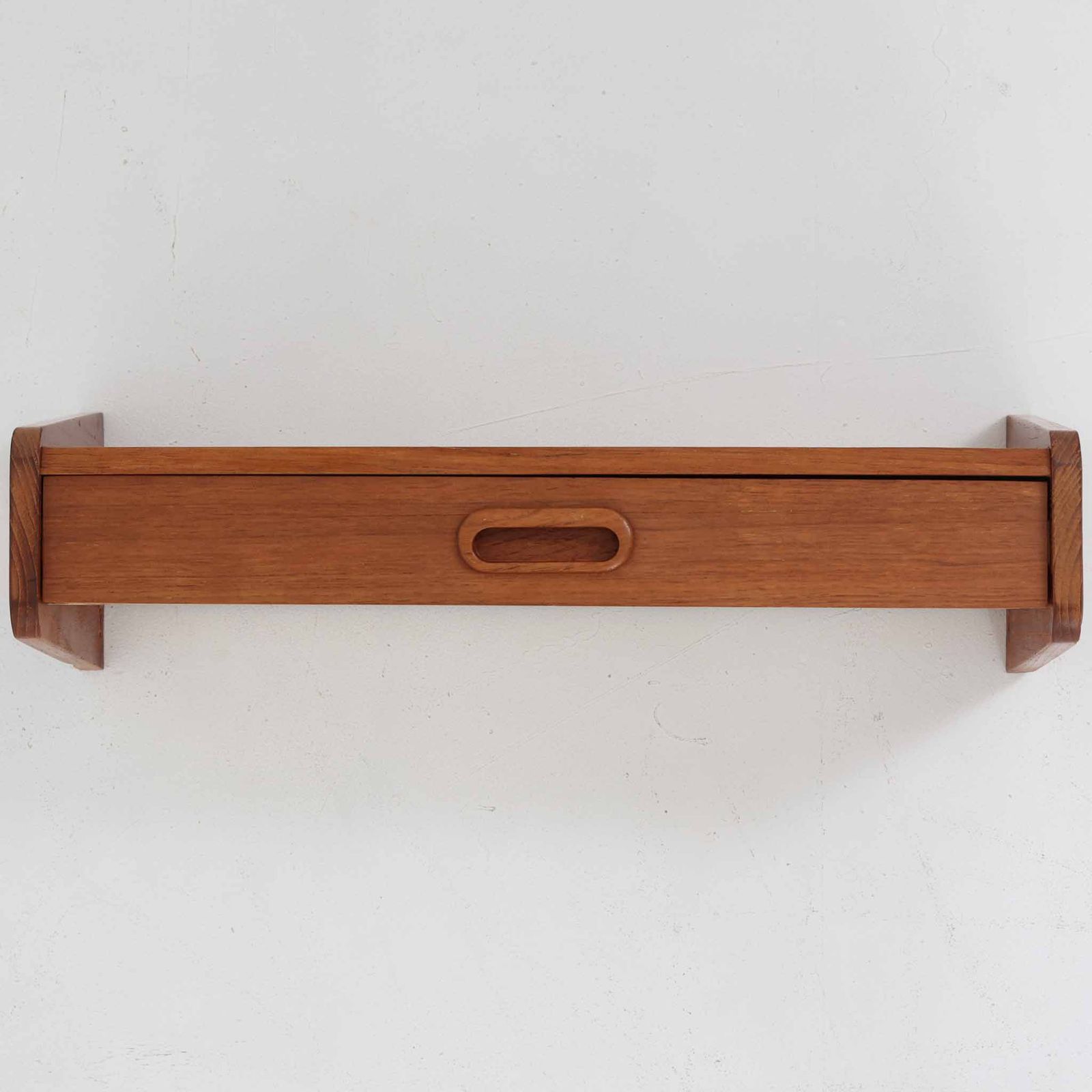 ウォールシェルフ チーク デンマーク製 北欧ビンテージ家具 壁面収納 吊り棚 木製 戸付き 省スペース ミッドセンチュリー DK 19015