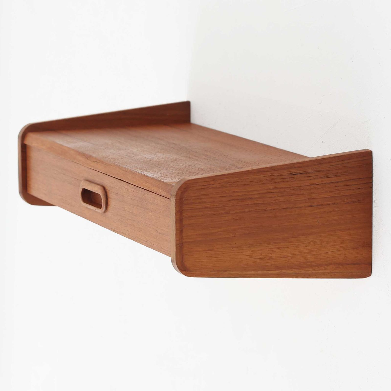 ウォールシェルフ チーク デンマーク製 北欧ビンテージ家具 壁面収納 吊り棚 木製 戸付き 省スペース ミッドセンチュリー DK 19015