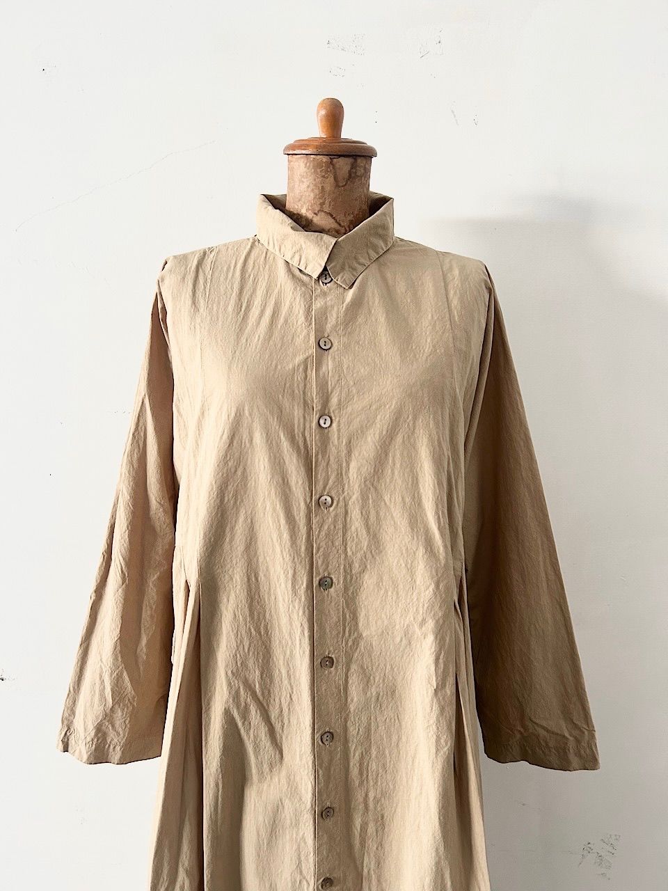 nestRobe コットンラミー ブロードハイネックワンピース ベージュ