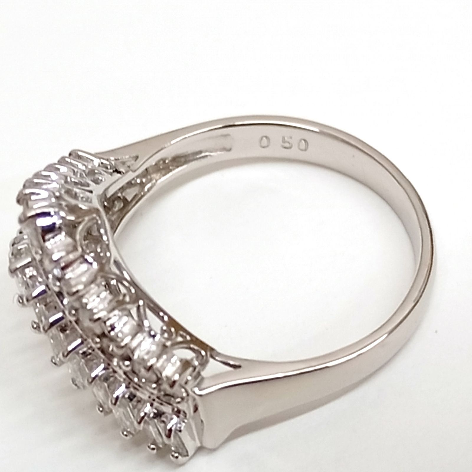 Pt 900 メレ テーパーダイヤモンド 0.50 ct V字 リング 4.97 g 12号 JA-25826