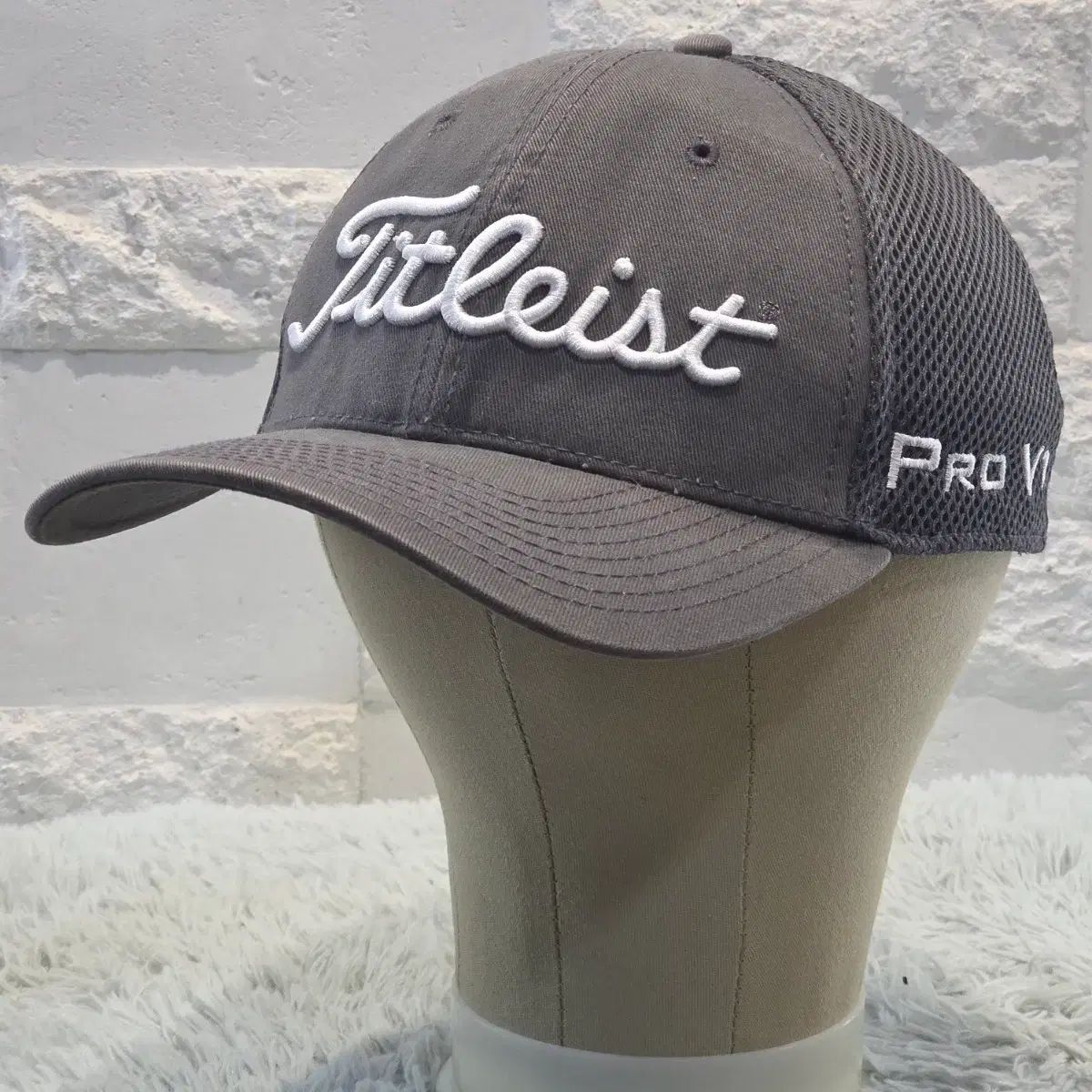 L8-1:タイトリスト メッシュ トラッカー キャップ チャコール グレー 57-59cm