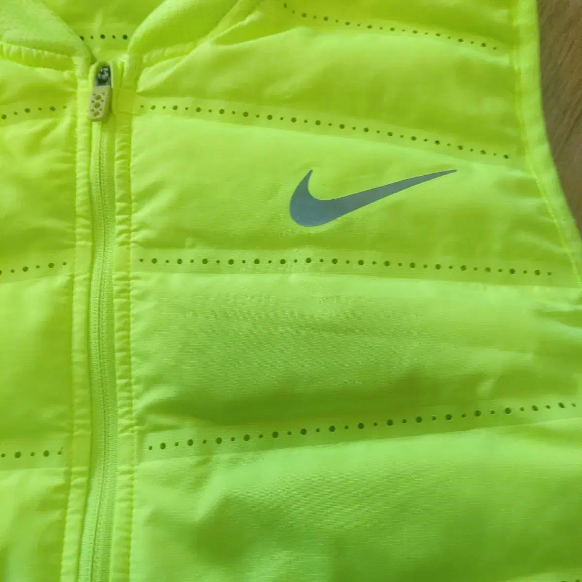 ナイキ 割引 蛍光 黄色 ダウン ベスト
