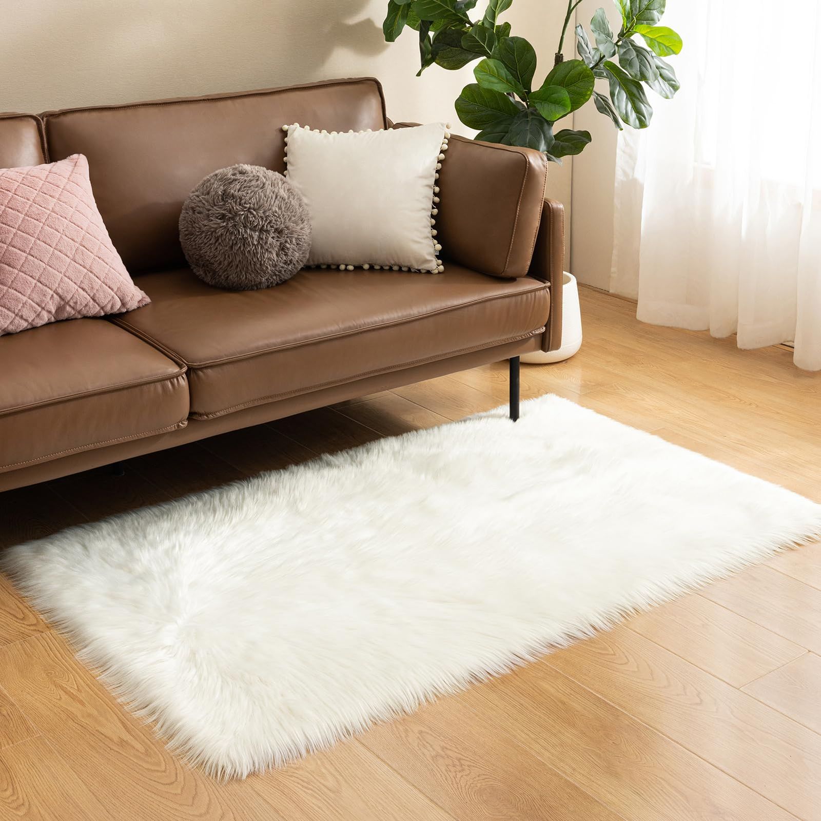 Ashler ラグマット カーペット 絨毯 毛足が長い 滑り止め付き 肌触りがいい ふわふわ 抗菌防ダニ おしゃれ 防音 冷房 床暖房対応 畳めて収納しやすい 洗える 長方形 90 150 cm ホワイト