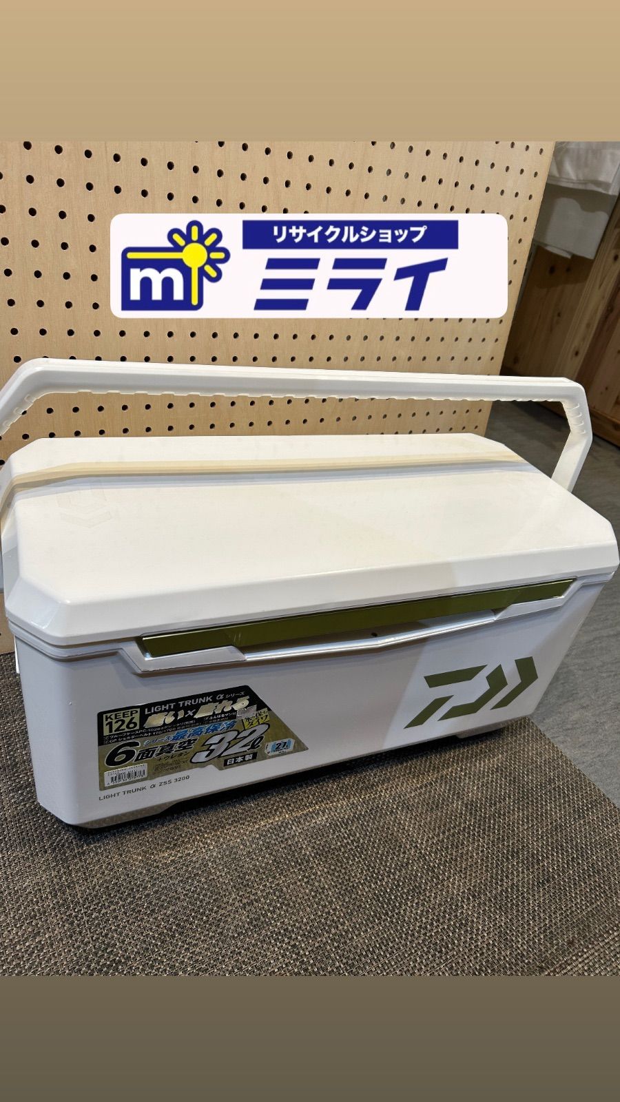 ダイワ Daiwa ライトトランク αシリーズ 6面真空 ウレタン ZSS 3200 Sゴールド 32 L