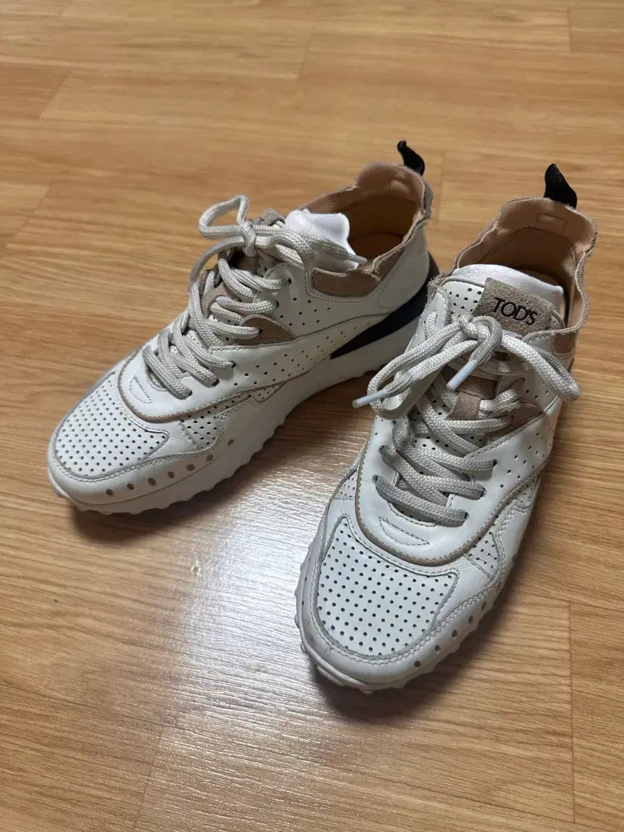 TOD'S トッズ 白 エンブロイダリー スニーカー 35サイズ 225-칼발230