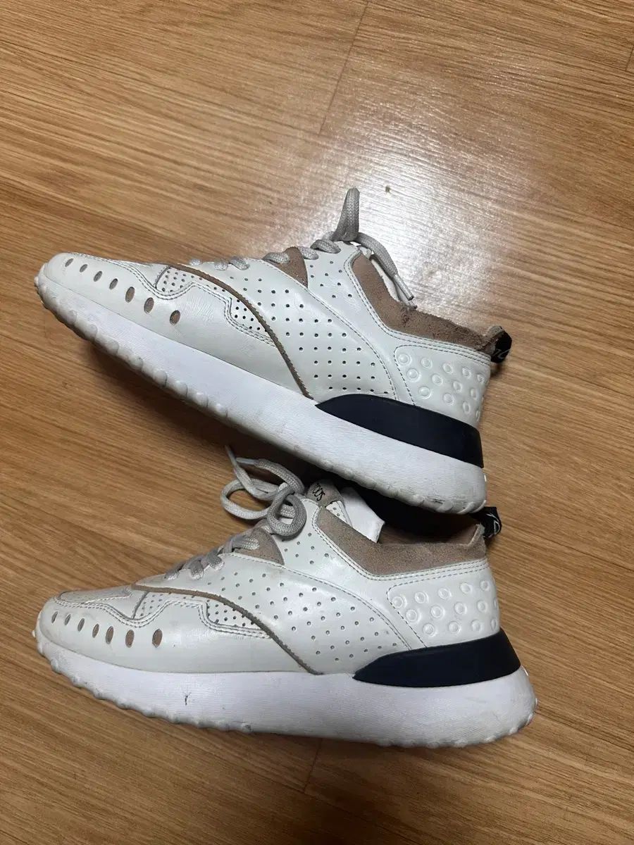 TOD'S トッズ 白 エンブロイダリー スニーカー 35サイズ 225-칼발230