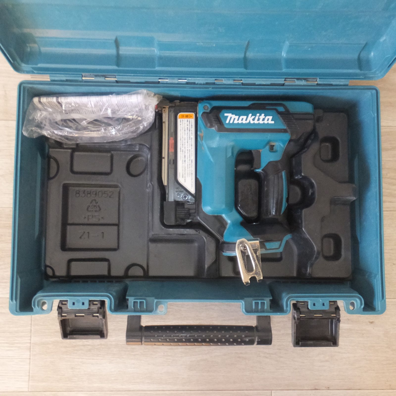 マキタ makita 充電式ピンタッカ PT 353 D 18 V 本体のみ