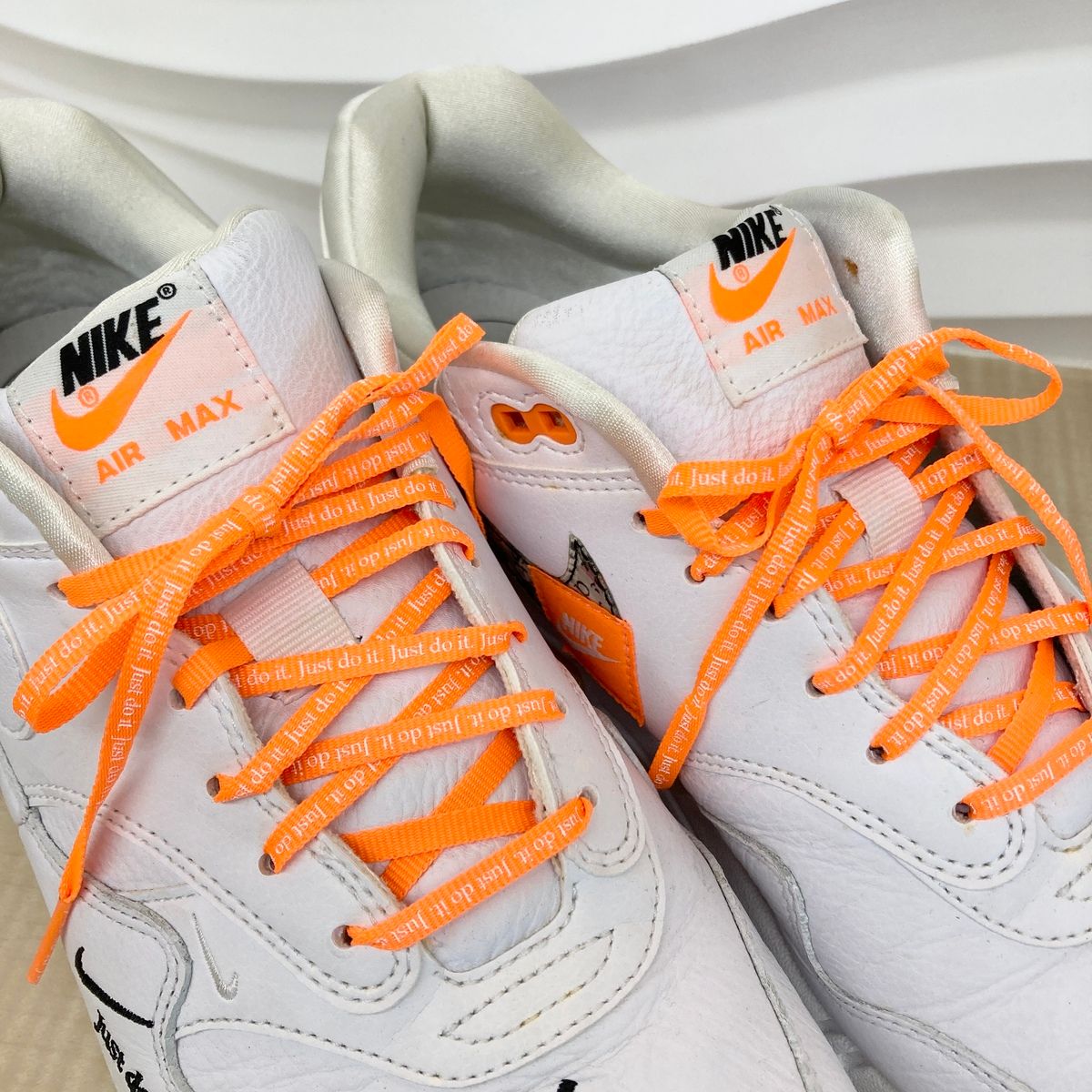 エアーマックス1 ホワイト オレンジ JUST DO IT. 23.5cm 【公式通販】
