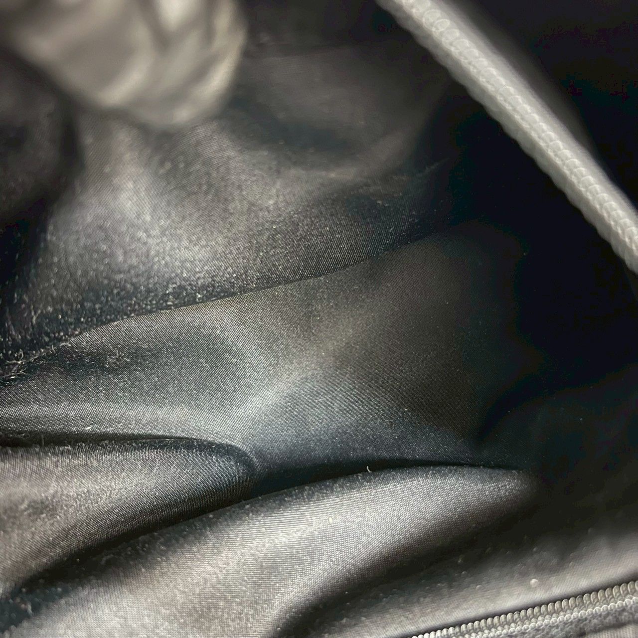 プラダ 三角ロゴ