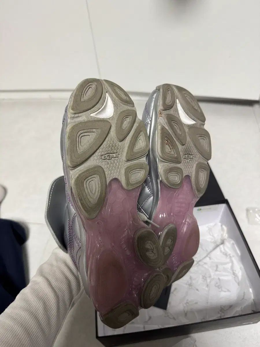  プーマ x デュア リパ セル ドーム キング ML トレーナー シルバー ピンク フラットシューズ バレエシューズ パンプス