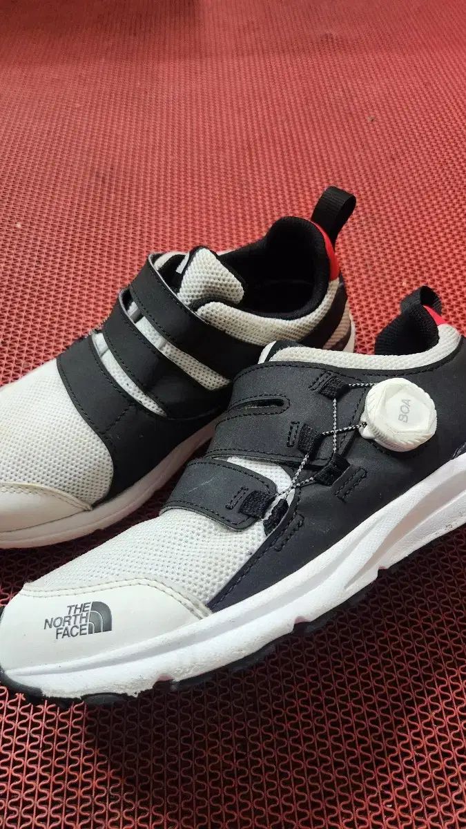 THE NORTH FACE ザノースフェイス スピードBoA ボア スニーカー 白 ブラック