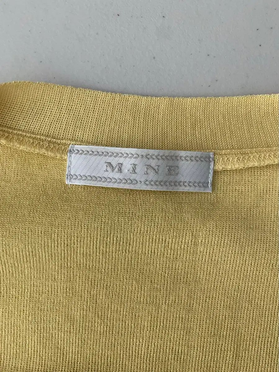 イエロー カーディガン