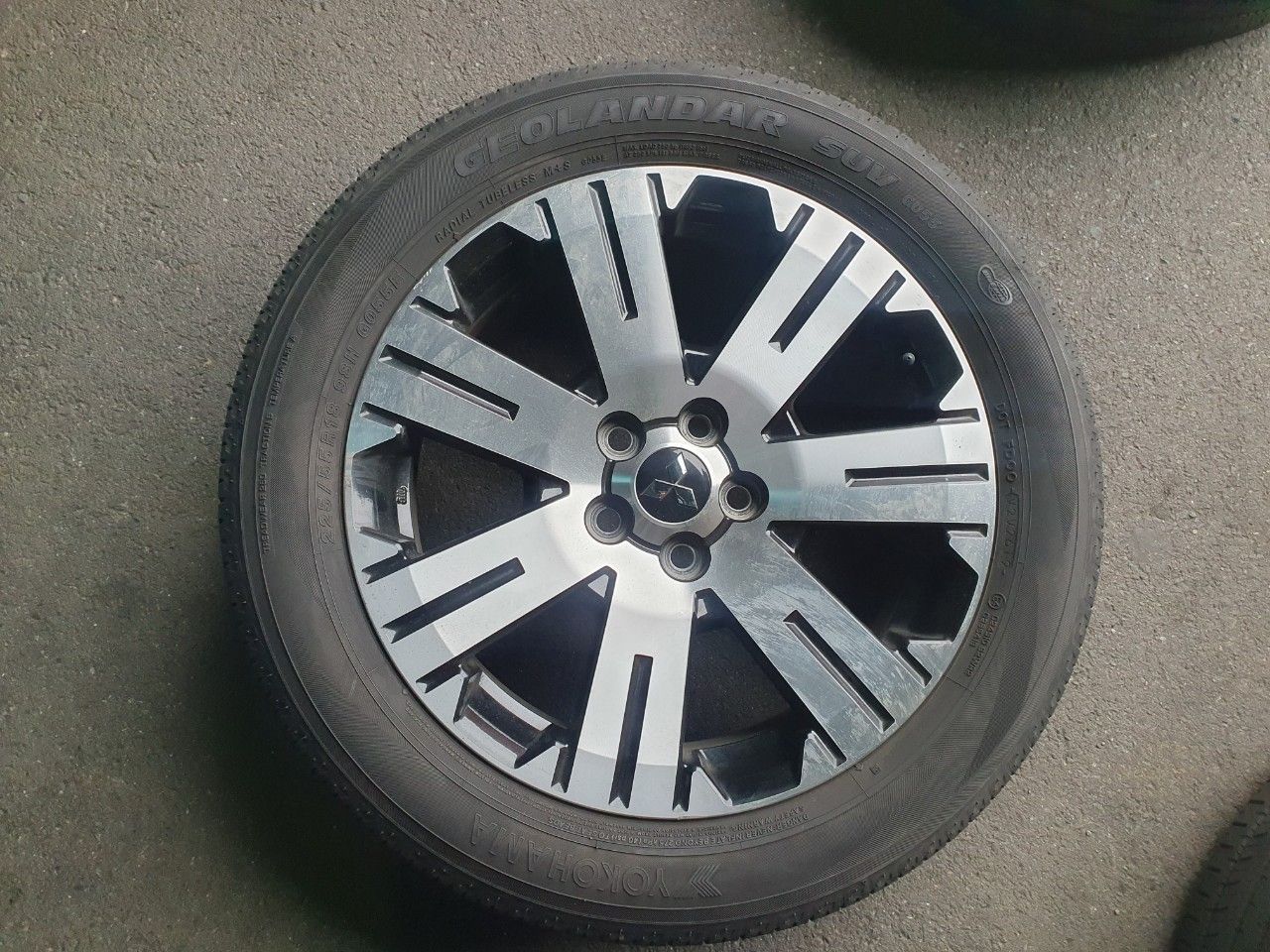 2019年式 三菱 デリカD5 純正 ホイールとタイヤ 4本セット☆18×7J +38 