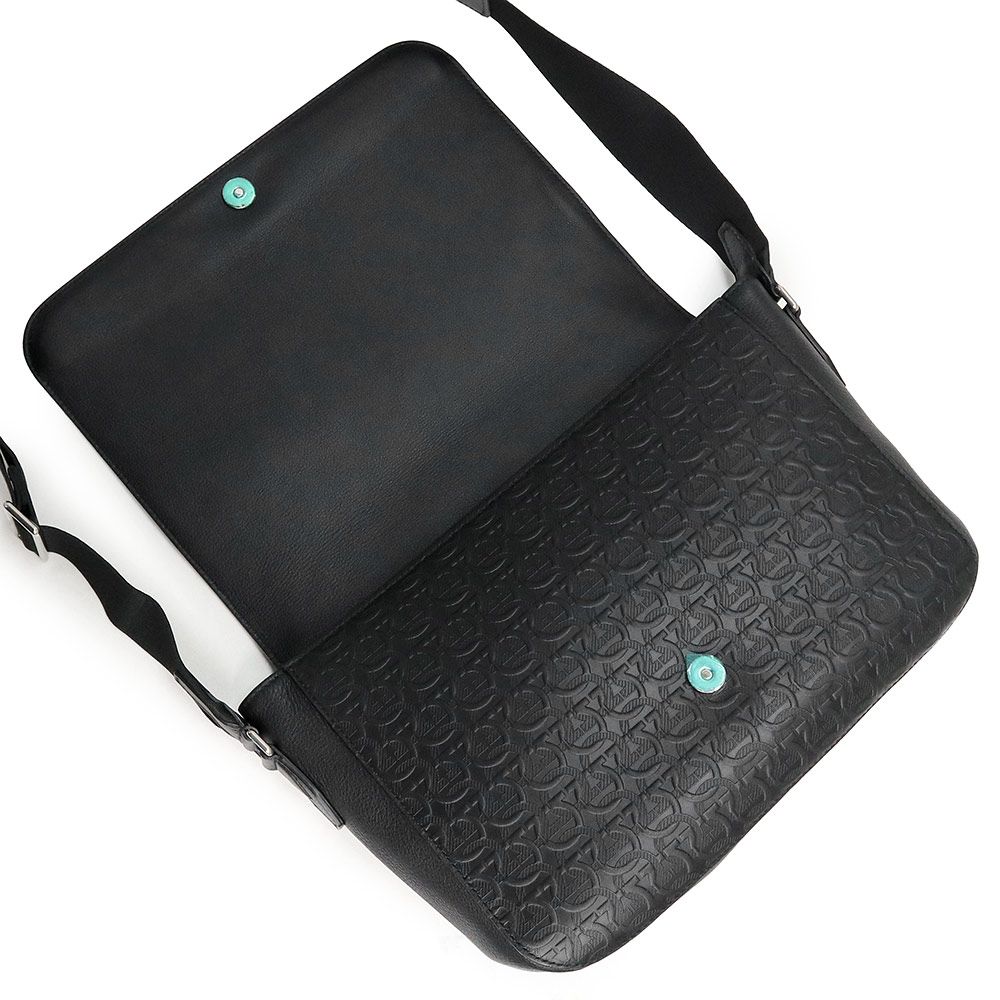 サルヴァトーレフェラガモ ガンチーニ ショルダーバッグ 斜め掛け