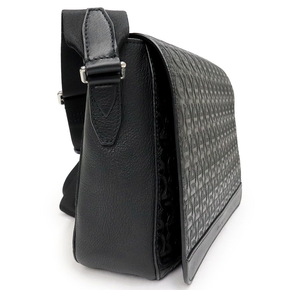 サルヴァトーレフェラガモ ガンチーニ ショルダーバッグ 斜め掛け