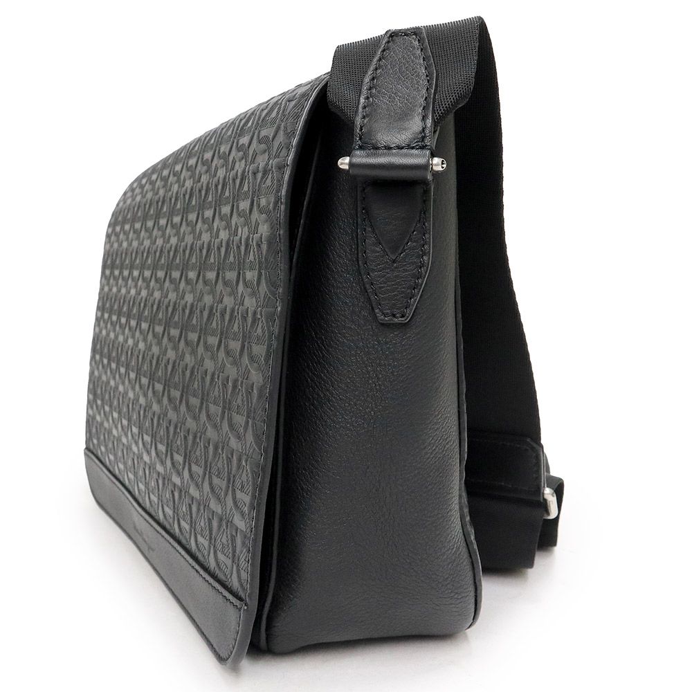 サルヴァトーレフェラガモ ガンチーニ ショルダーバッグ 斜め掛け