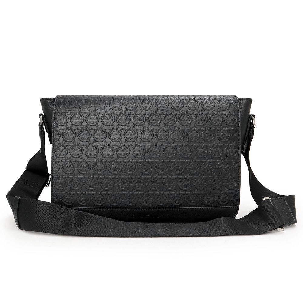 サルヴァトーレフェラガモ ガンチーニ ショルダーバッグ 斜め掛け