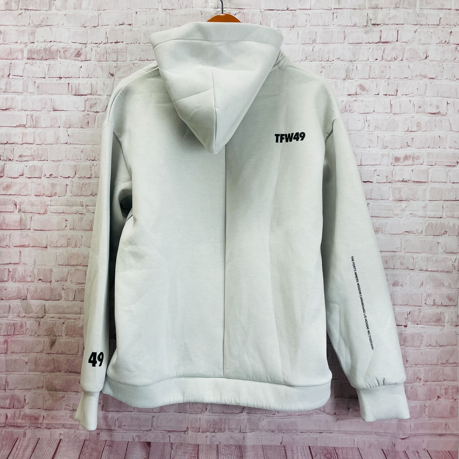TFW49 ティーエフダブリュー CARDBOARD L/S HOODIE T102220001