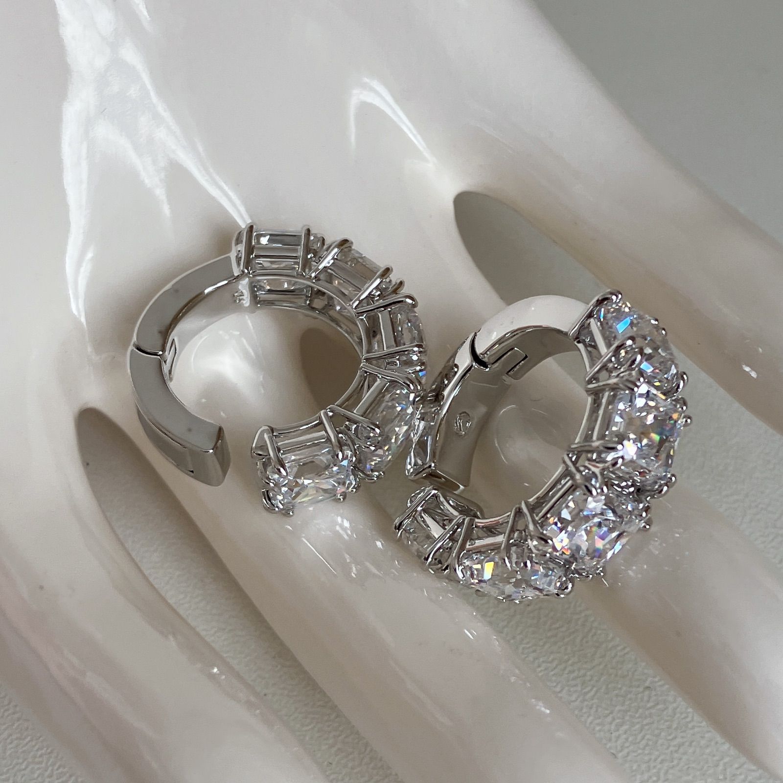 SWAROVSKI スワロフスキー Matrix クリップイヤリング - メルカリ